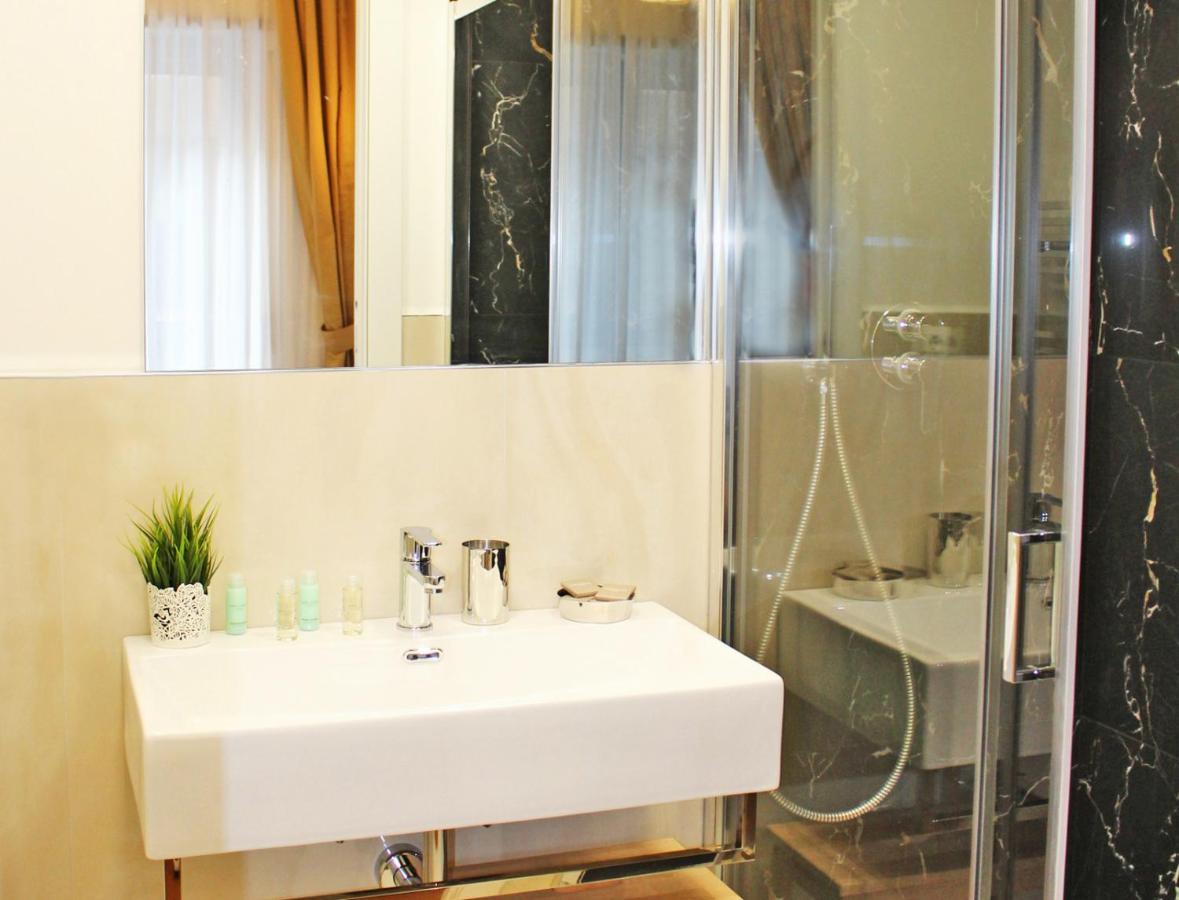 Hrt Milano Hotel Buitenkant foto